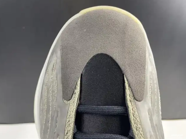Quantum Barium Yeezy Adidas H68771 0522